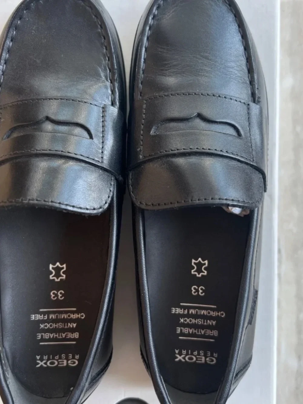 Geox kids black leather loafers (size 2)